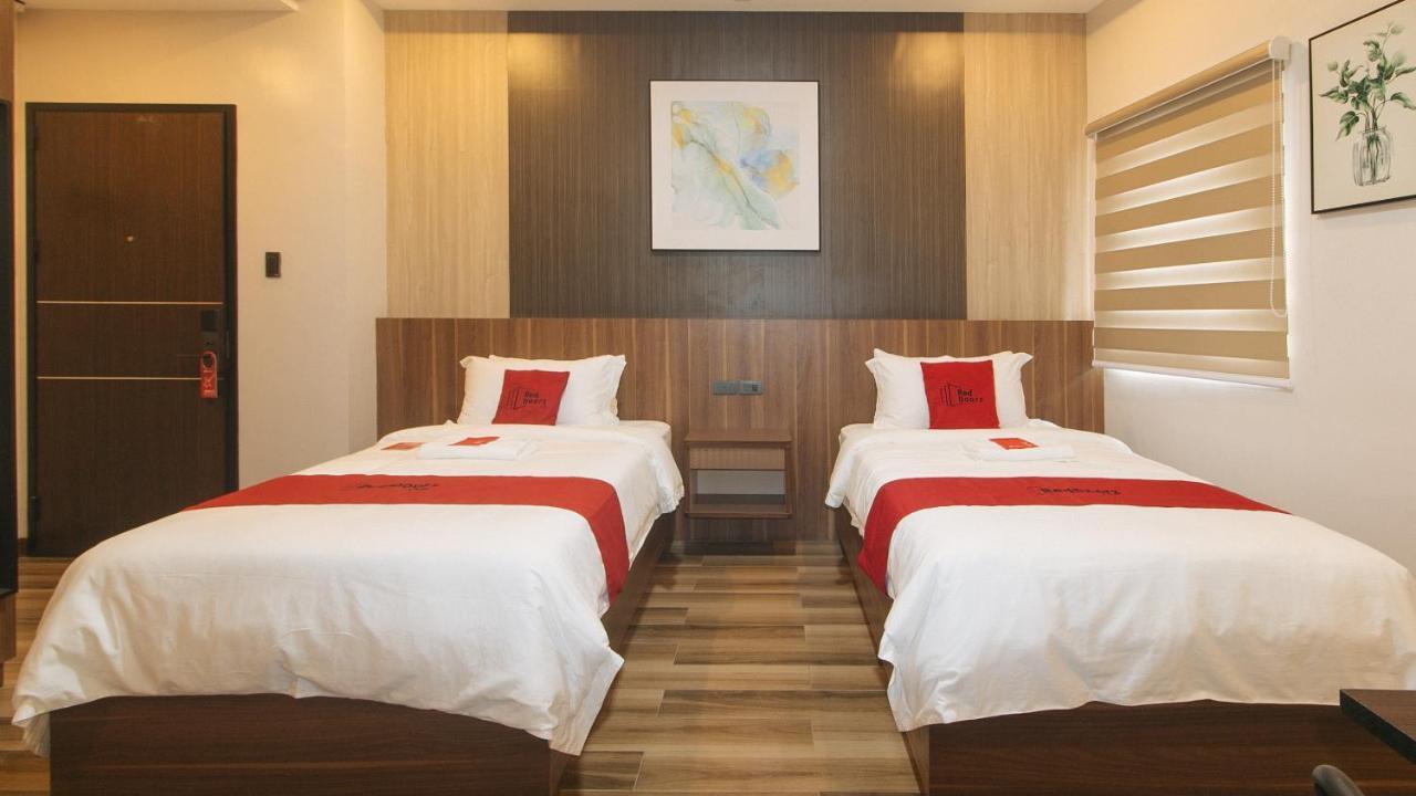 Reddoorz Plus @ Bez Tower And Residences San Juan San Juan  ภายนอก รูปภาพ